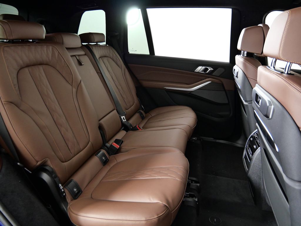 Thumbnail: 2026 BMW X7 - 27