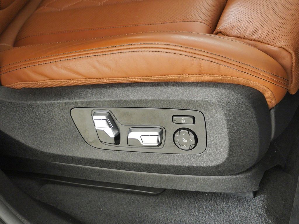 Thumbnail: 2021 BMW X7 - 22