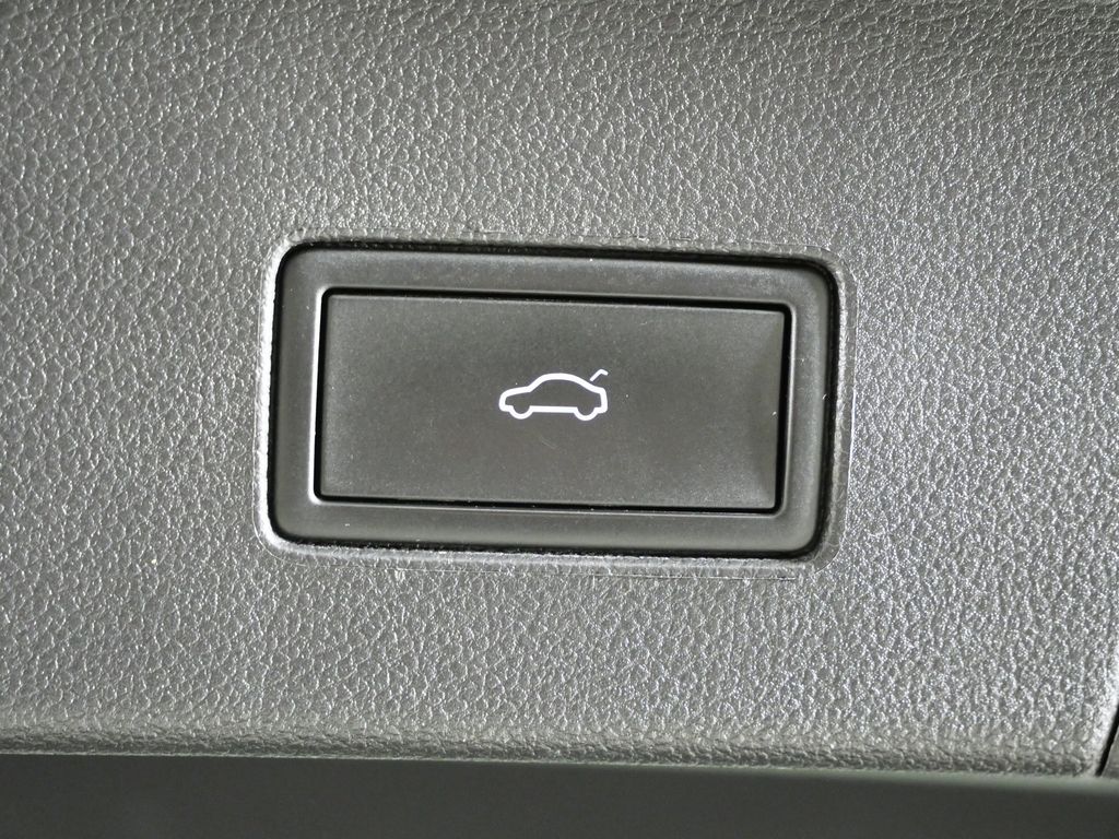 Thumbnail: 2023 Volkswagen Atlas - 28