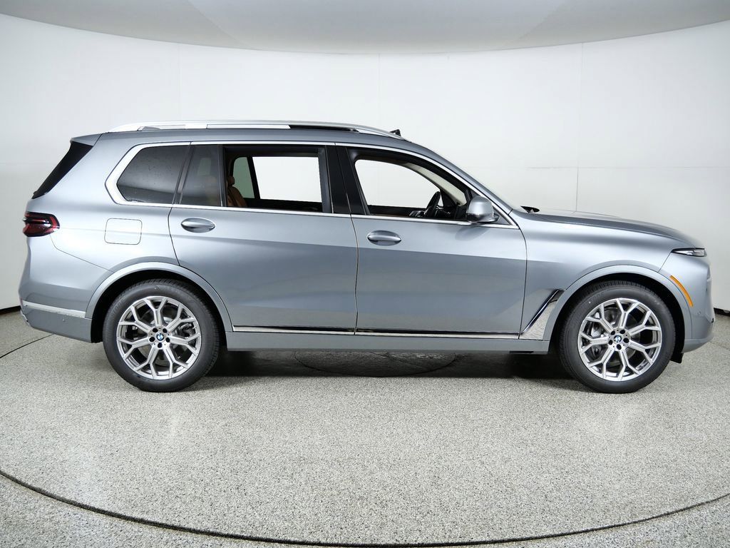 Thumbnail: 2026 BMW X7 - 10