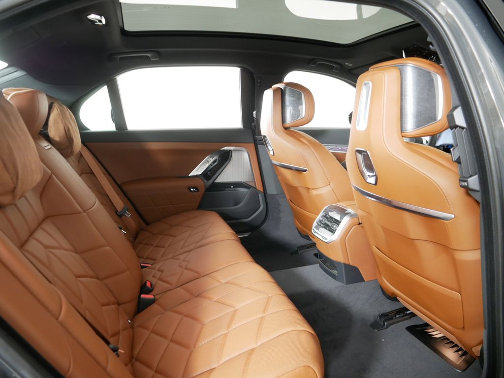 Thumbnail: 2025 BMW 7 Series - 23