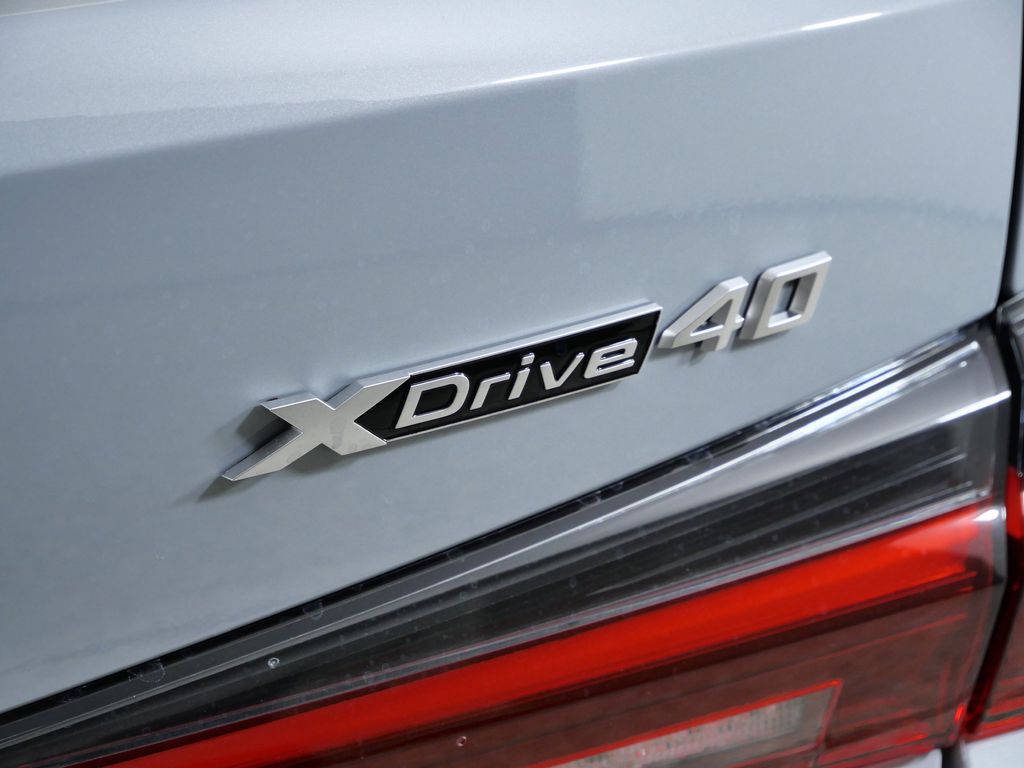 Thumbnail: 2026 BMW i4 - 12