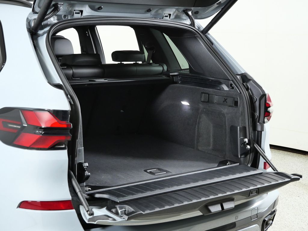 Thumbnail: 2026 BMW X5 - 29