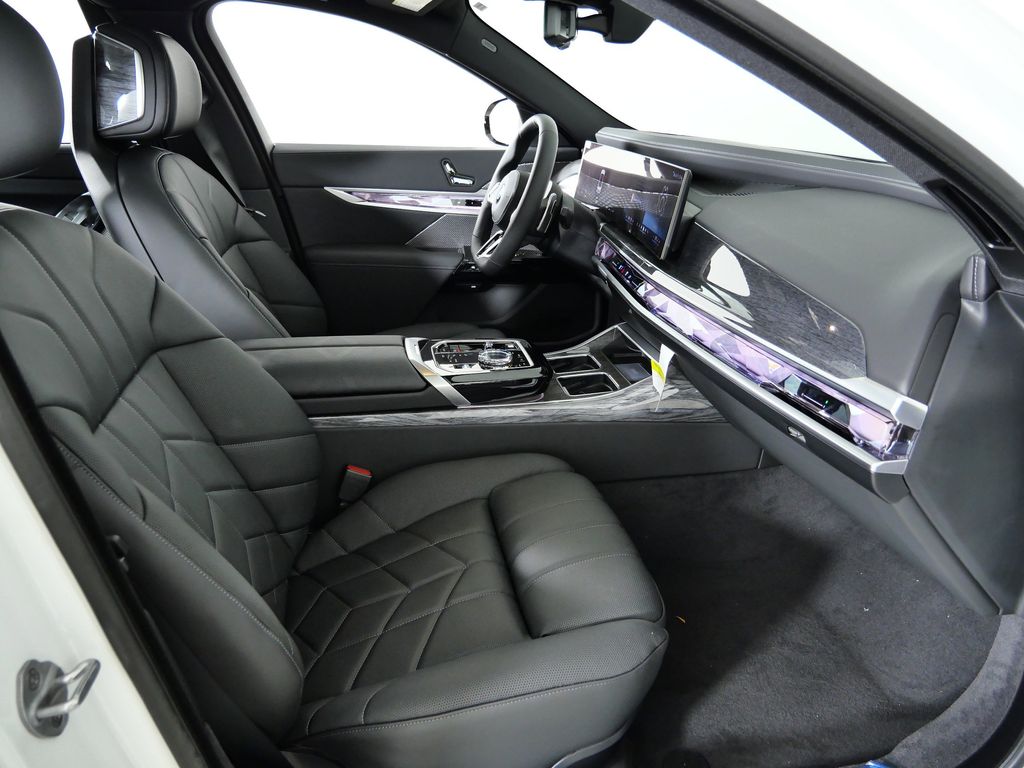 Thumbnail: 2025 BMW 7 Series - 21
