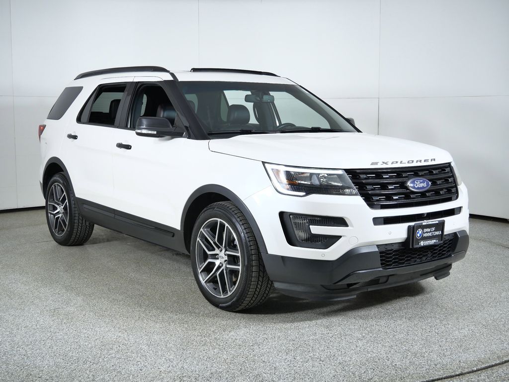 Thumbnail: 2016 Ford Explorer - 8