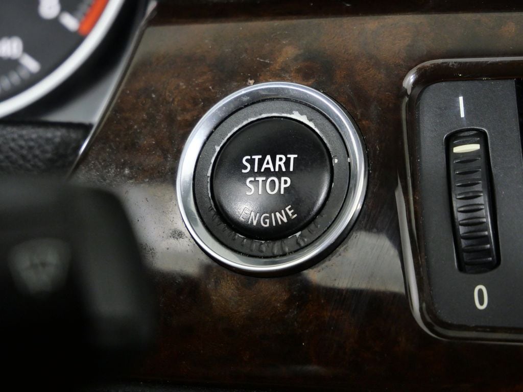 Thumbnail: 2011 BMW 3 Series - 40