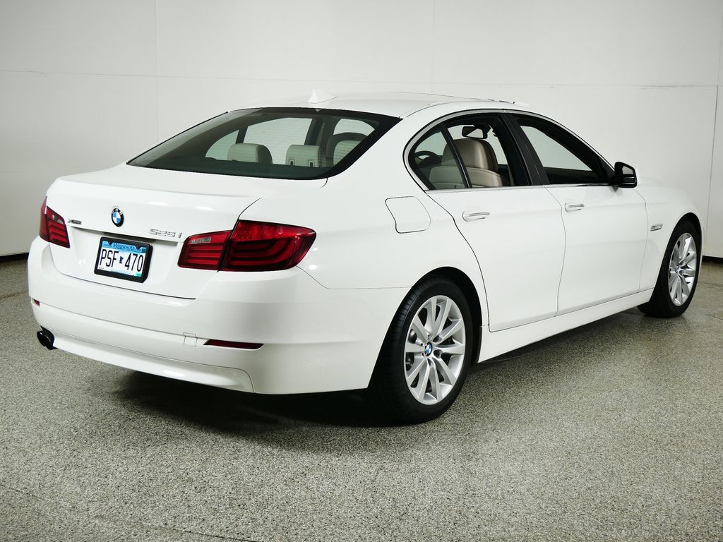 Thumbnail: 2013 BMW 5 Series - 9