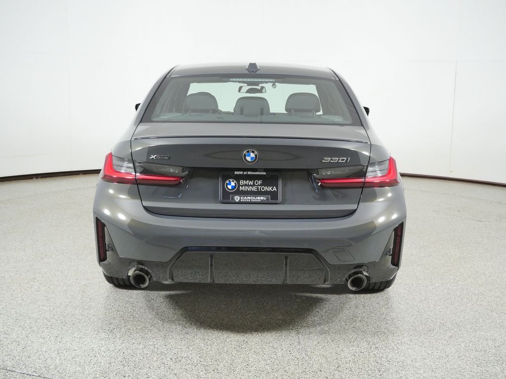 Thumbnail: 2026 BMW 3 Series - 10