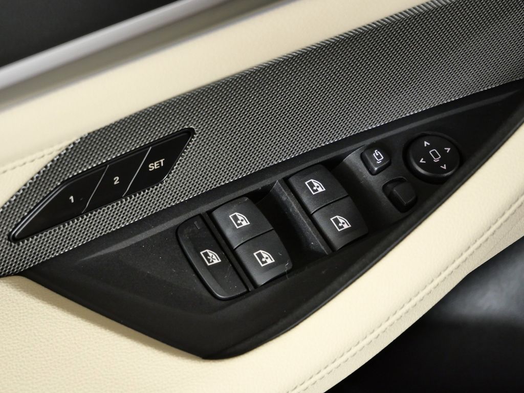 Thumbnail: 2026 BMW i4 - 35