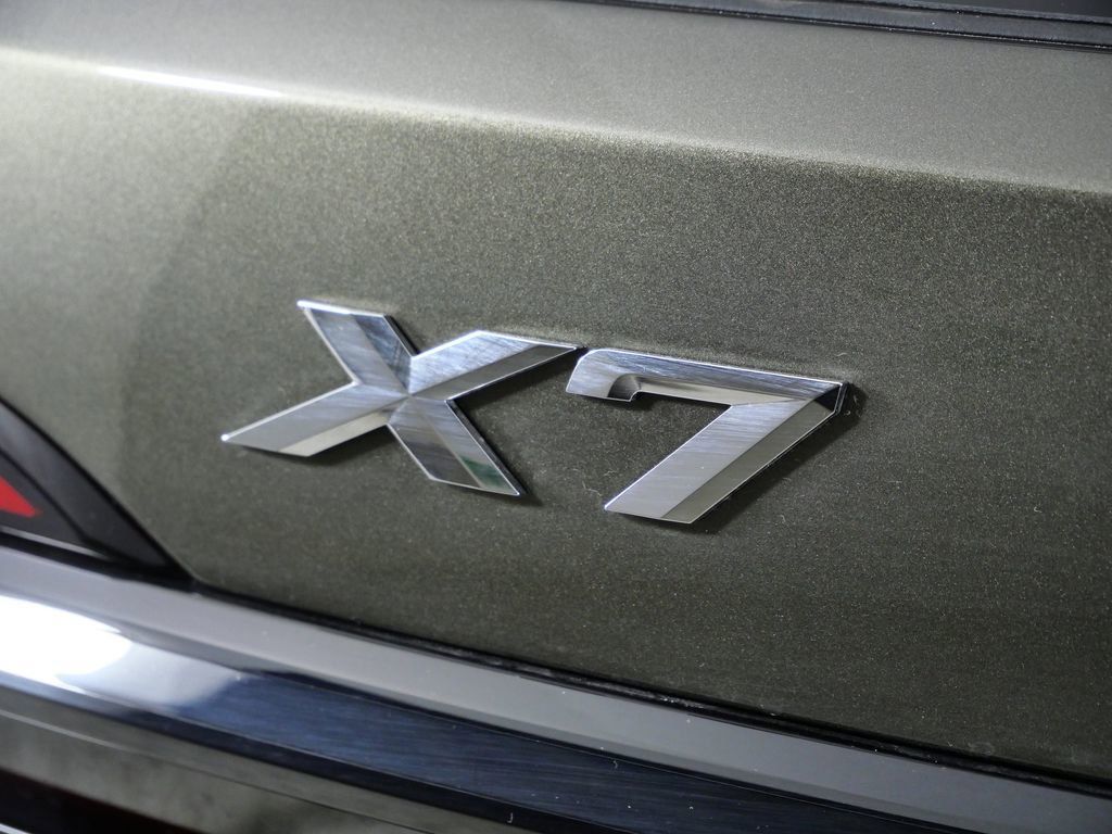 Thumbnail: 2026 BMW X7 - 15