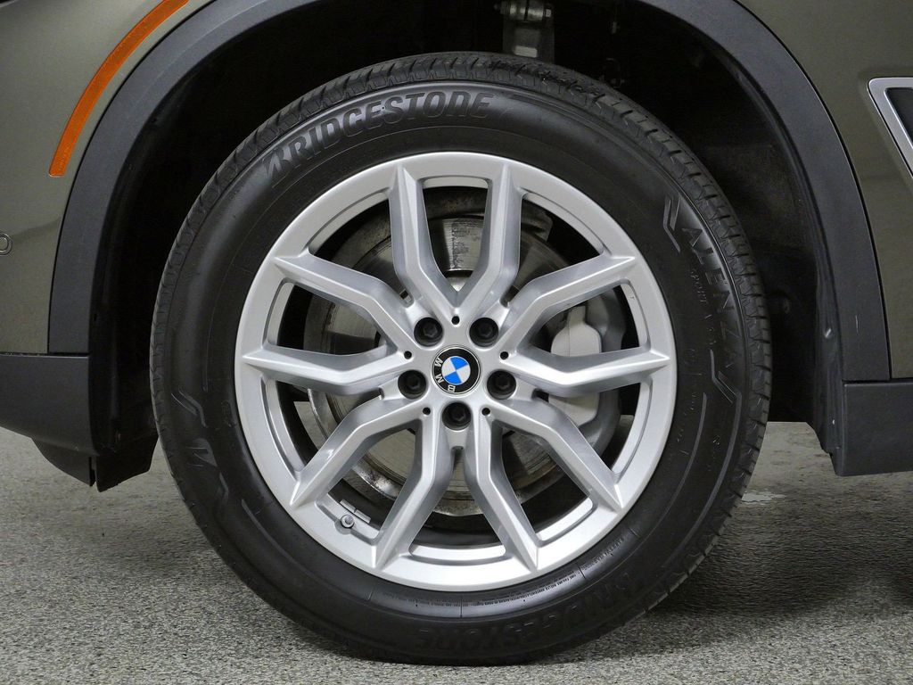 Thumbnail: 2021 BMW X5 - 16