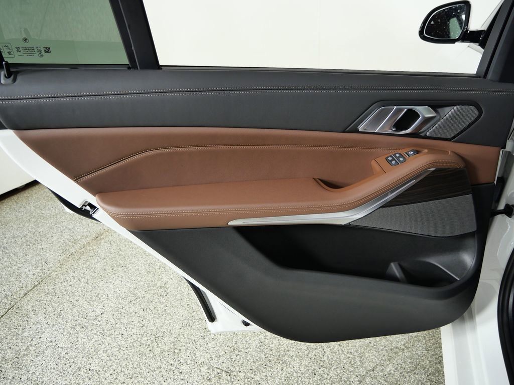 Thumbnail: 2026 BMW X7 - 35