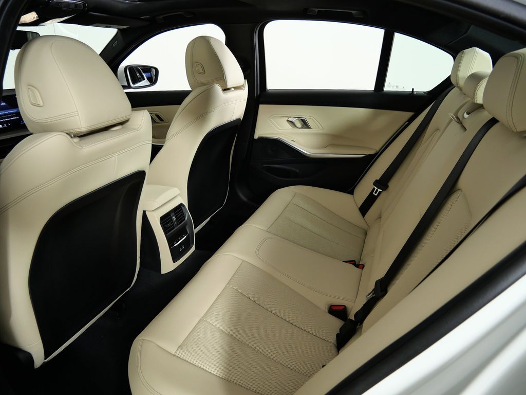 Thumbnail: 2026 BMW 3 Series - 30