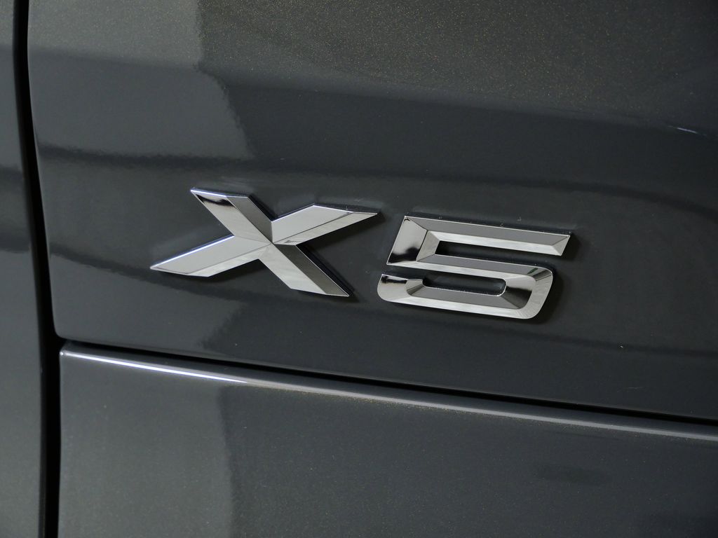 Thumbnail: 2026 BMW X5 - 13