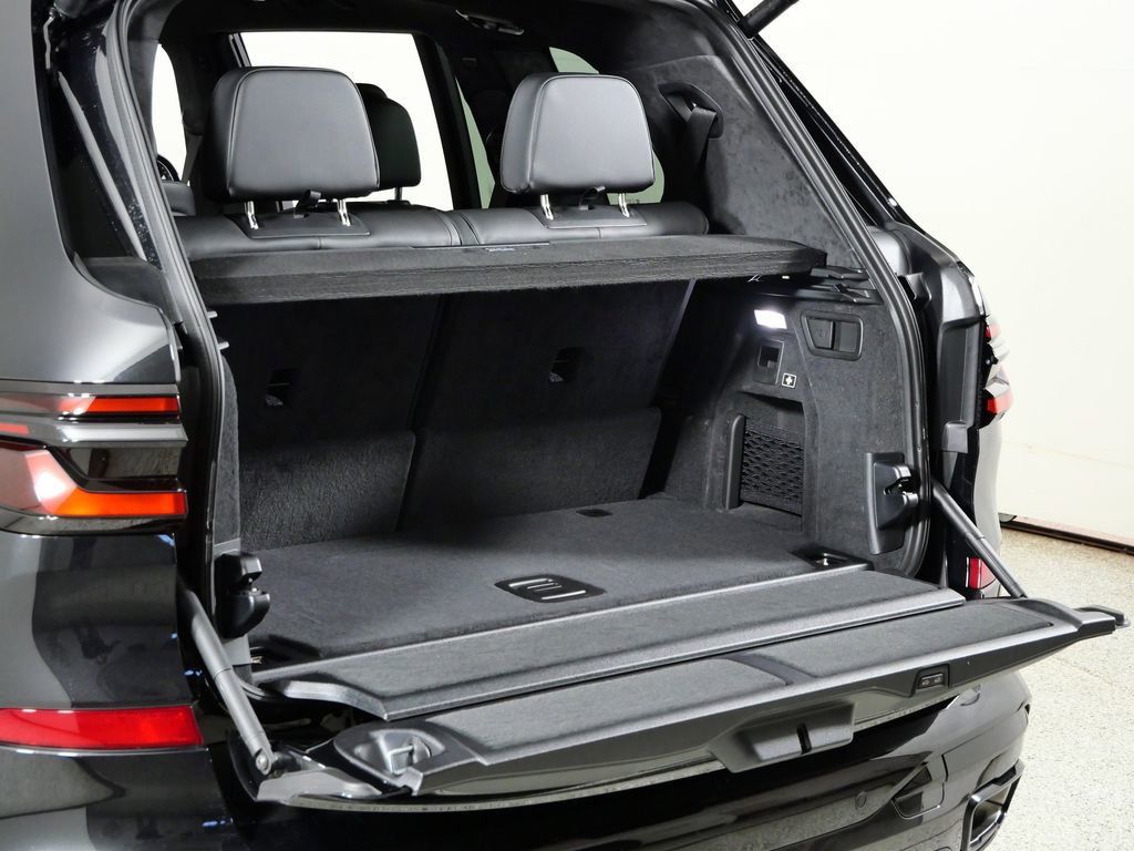 Thumbnail: 2026 BMW X7 - 31