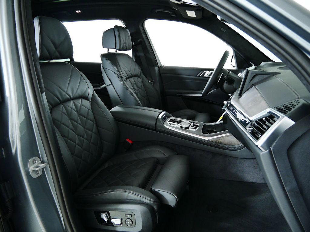 Thumbnail: 2026 BMW X7 - 22