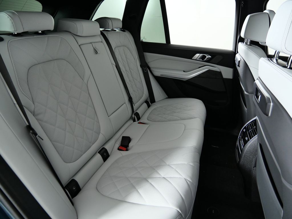 Thumbnail: 2026 BMW X5 - 27