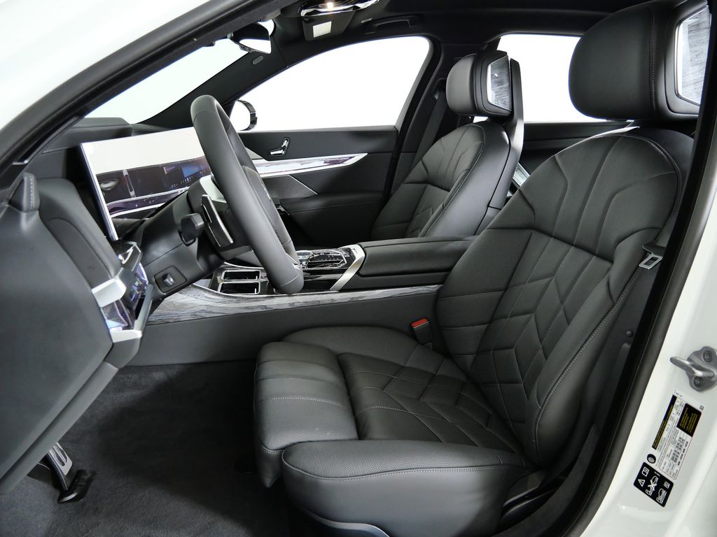 Thumbnail: 2025 BMW 7 Series - 34
