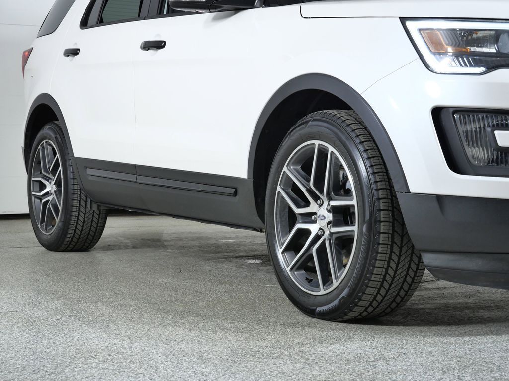 Thumbnail: 2016 Ford Explorer - 7