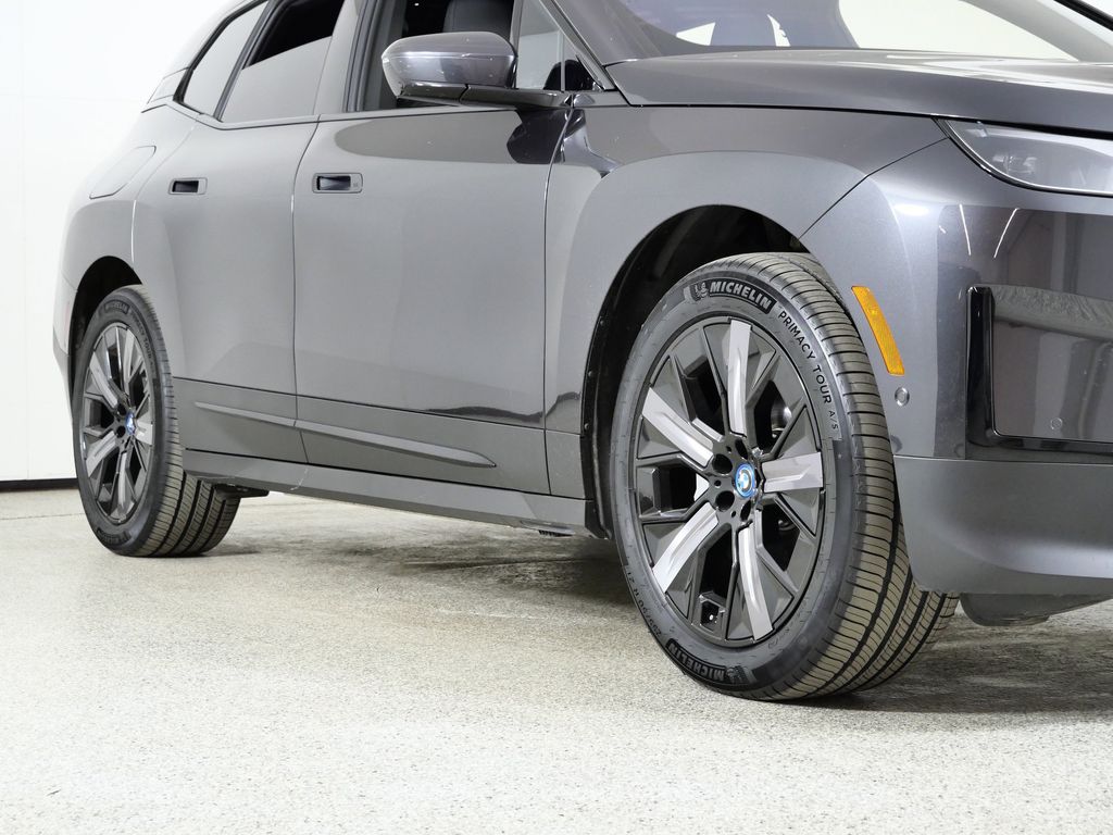 Thumbnail: 2024 BMW iX - 8