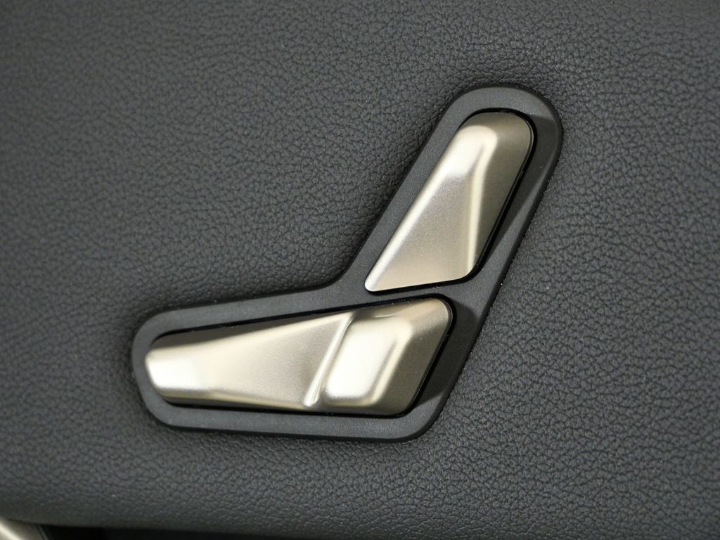 Thumbnail: 2023 BMW iX - 28