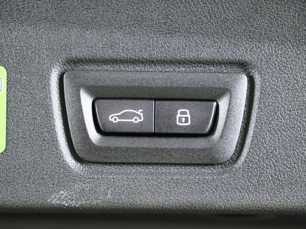 Thumbnail: 2026 BMW i4 - 28