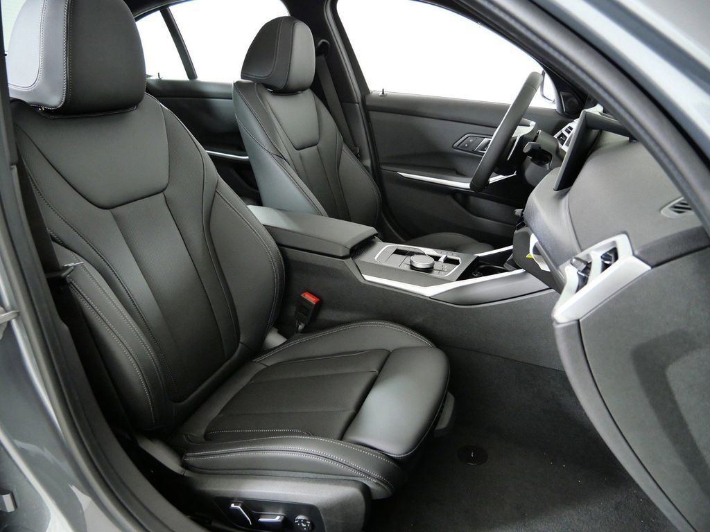 Thumbnail: 2026 BMW 3 Series - 21
