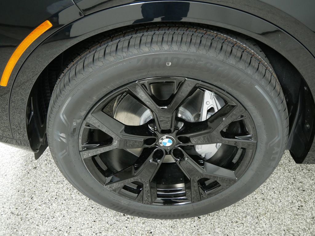 Thumbnail: 2026 BMW X7 - 21