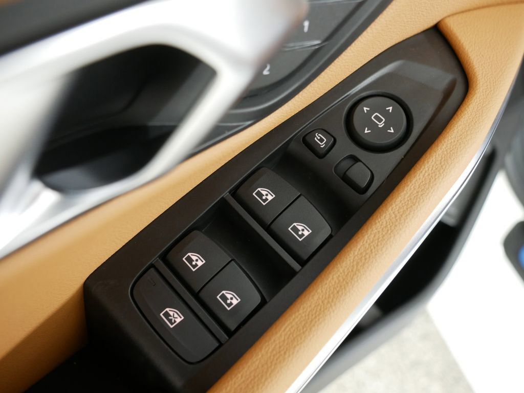 Thumbnail: 2025 BMW 3 Series - 33