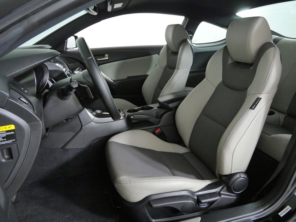 Thumbnail: 2015 Hyundai Genesis - 28