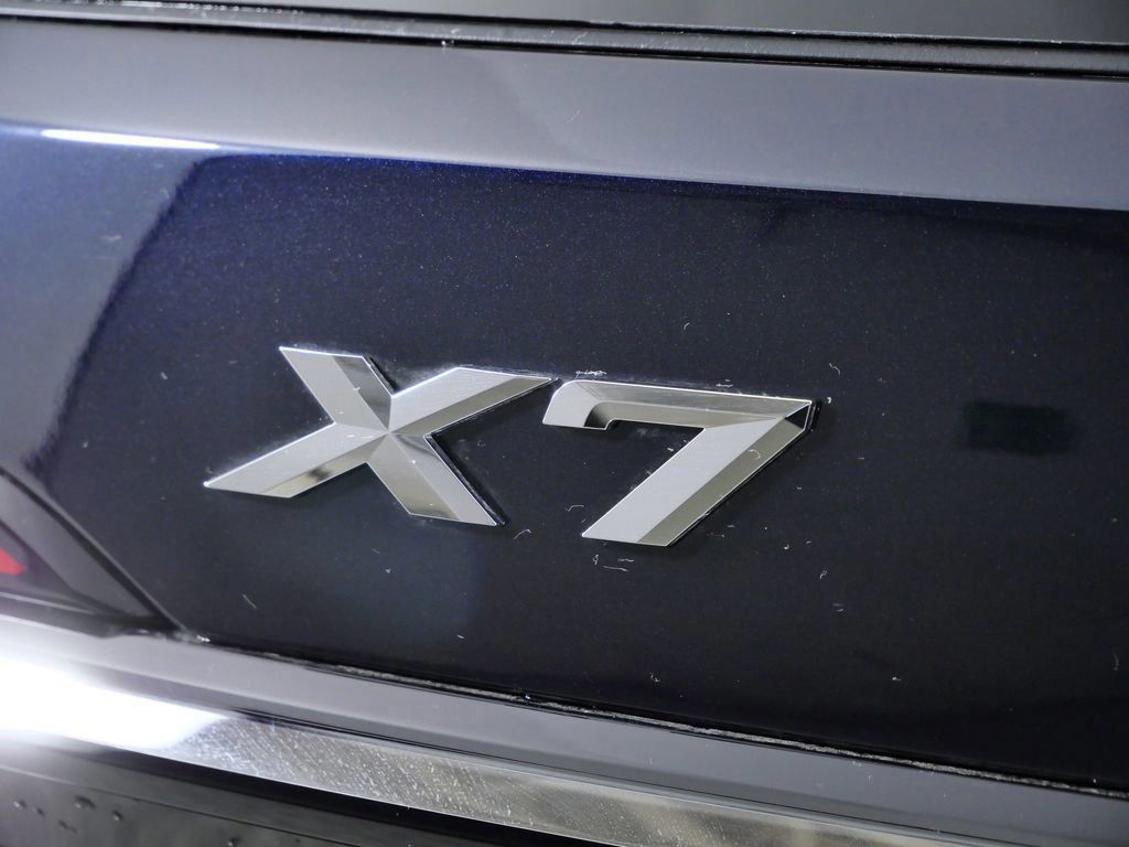 Thumbnail: 2026 BMW X7 - 14