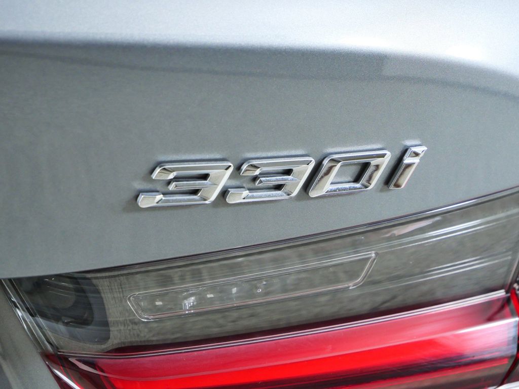 Thumbnail: 2024 BMW 3 Series - 14