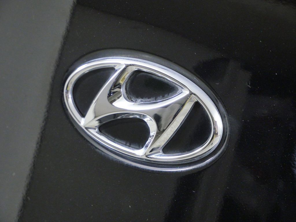 Thumbnail: 2015 Hyundai Genesis - 10