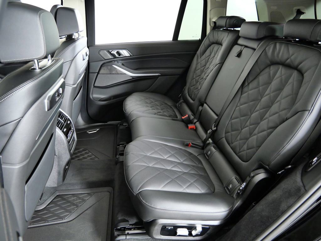 Thumbnail: 2026 BMW X7 - 34