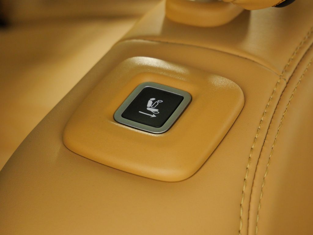 Thumbnail: 2023 Jeep Grand Wagoneer - 28