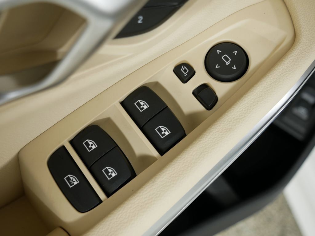 Thumbnail: 2025 BMW 3 Series - 33