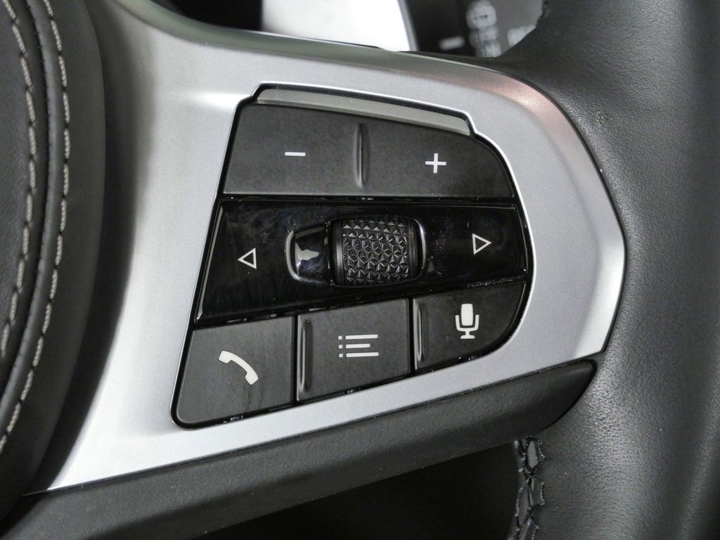 Thumbnail: 2021 BMW X7 - 42
