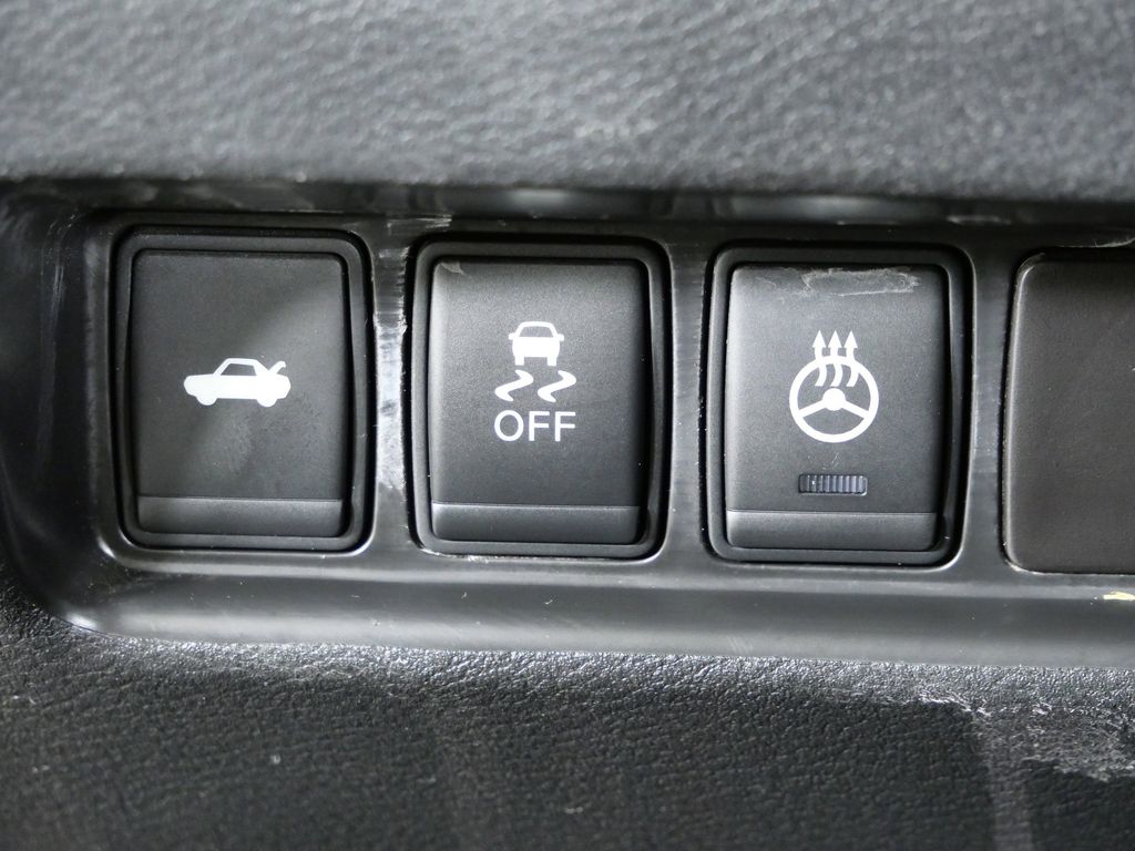 Thumbnail: 2016 Nissan Maxima - 36