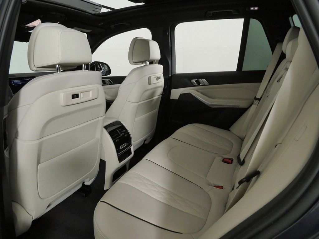 Thumbnail: 2022 BMW X5 - 35