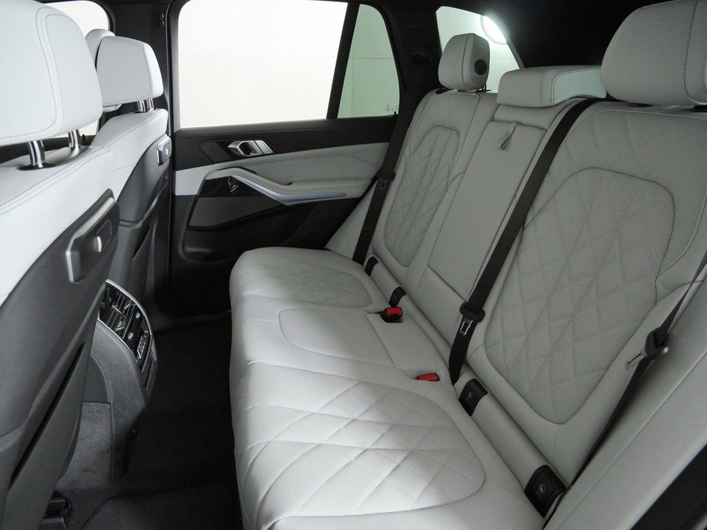Thumbnail: 2026 BMW X5 - 33