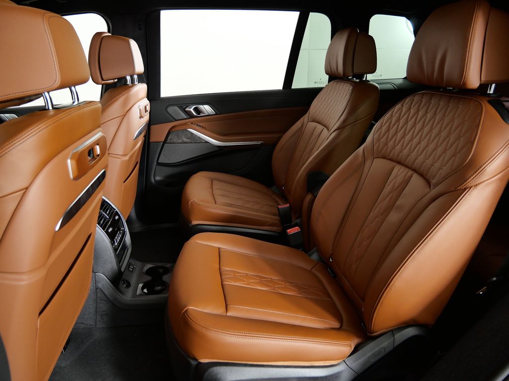 Thumbnail: 2026 BMW X7 - 33