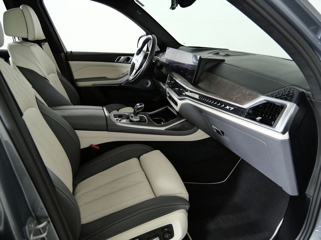 Thumbnail: 2023 BMW X7 - 23