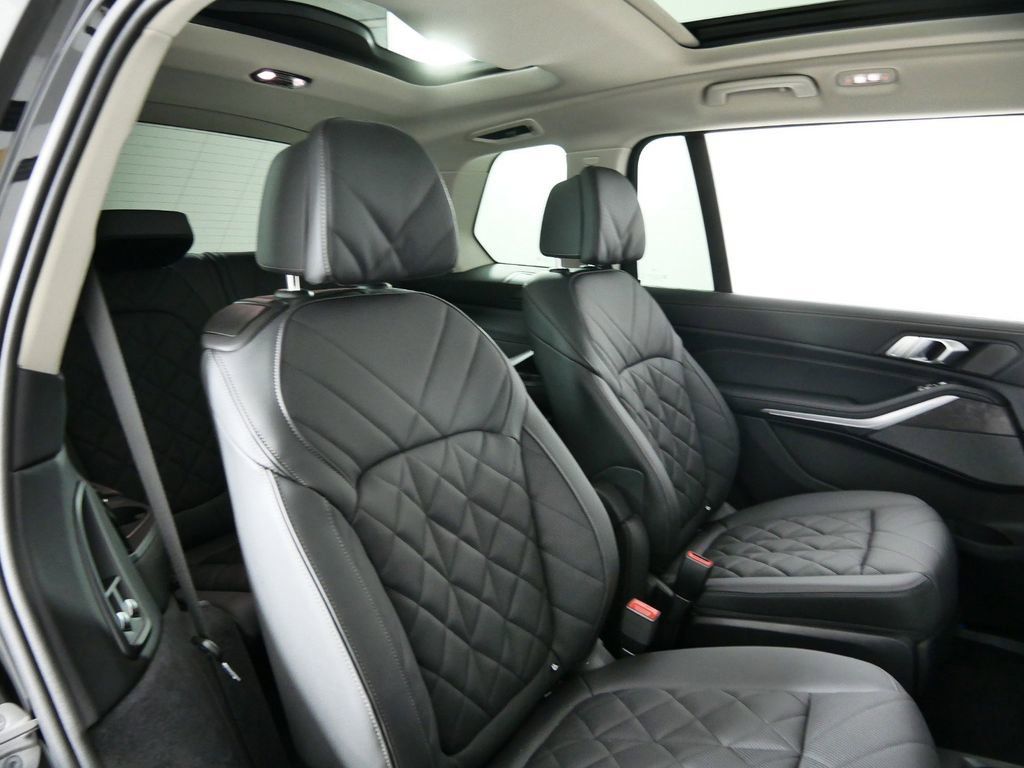 Thumbnail: 2025 BMW X7 - 26