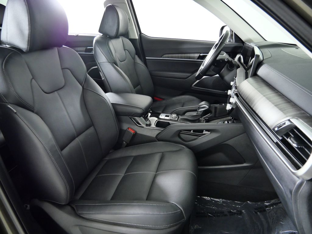 Thumbnail: 2023 Kia Telluride - 22