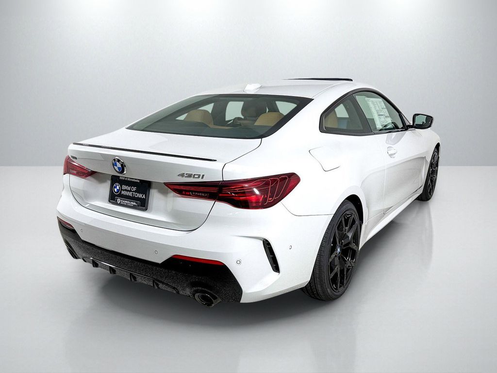 Thumbnail: 2026 BMW 4 Series - 2