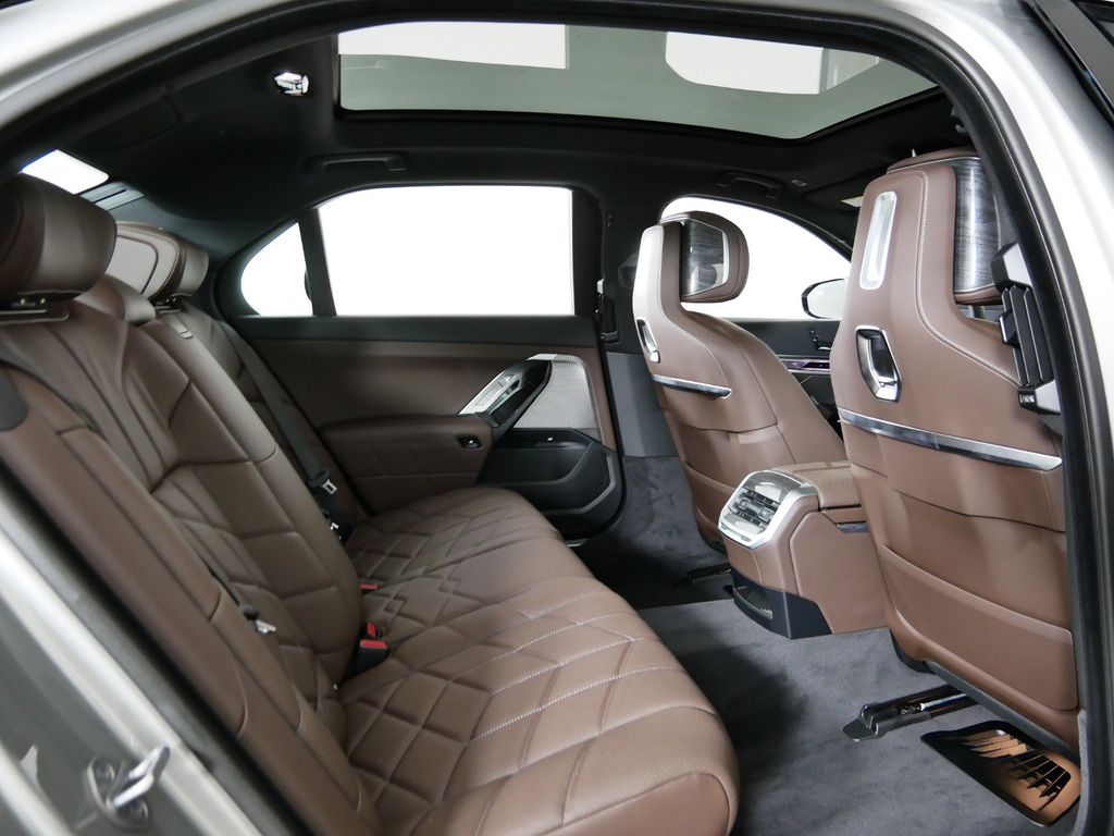 Thumbnail: 2024 BMW i7 - 23