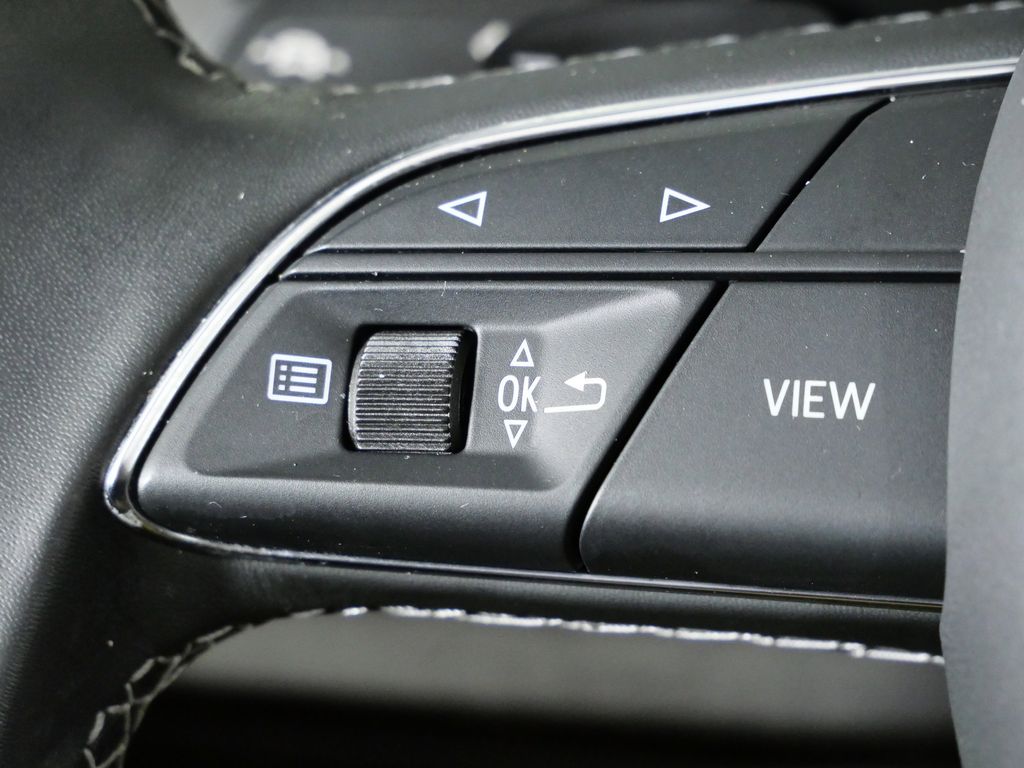 Thumbnail: 2023 Audi Q8 - 40