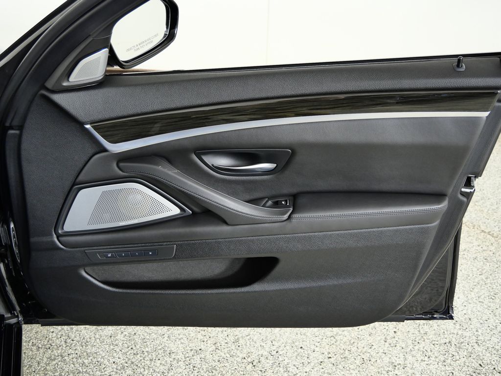 Thumbnail: 2013 BMW M5 - 20