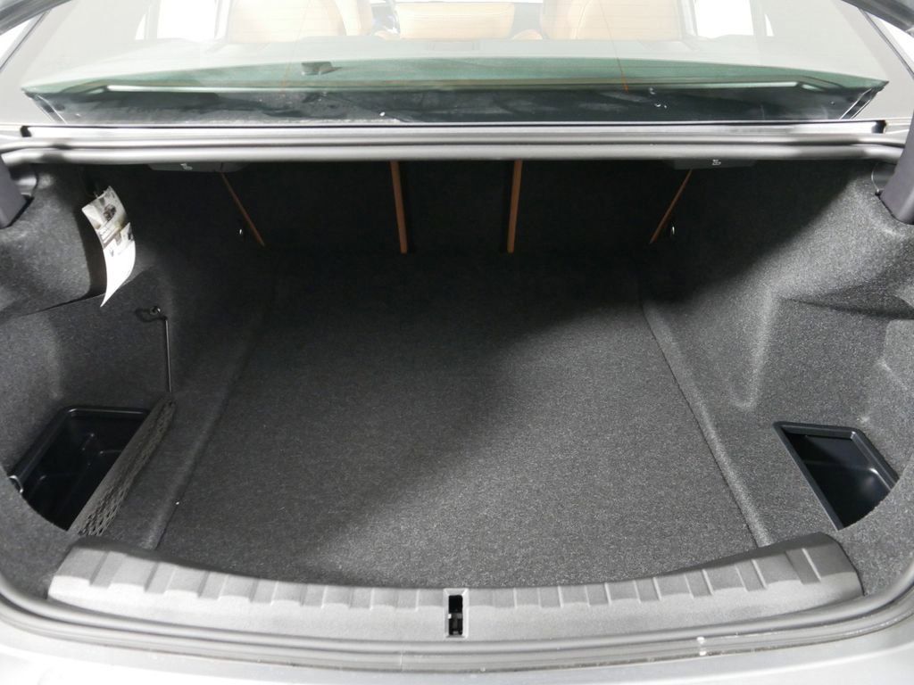 Thumbnail: 2025 BMW 3 Series - 27