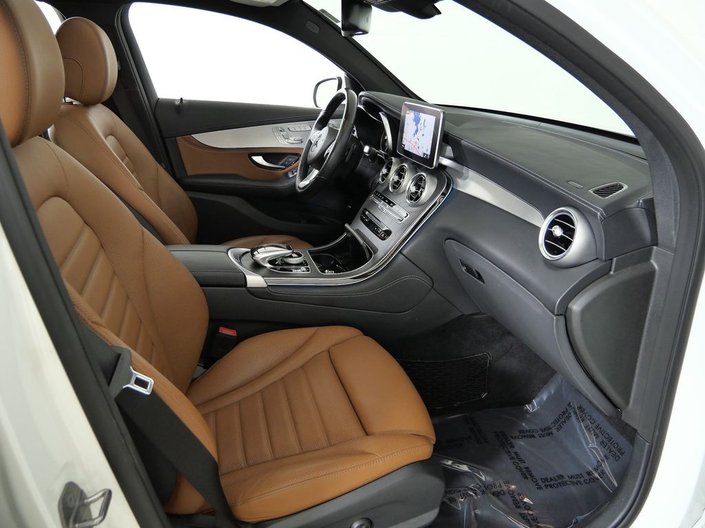 Thumbnail: 2019 Mercedes-Benz GLC - 21